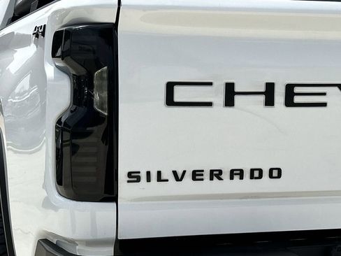Used 2024 Chevrolet Silverado 2500 LT AWD/4WD image 7