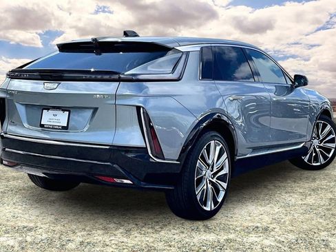 Certified 2025 Cadillac Lyriq Luxury w/ LPO, Floor Liner Package AWD/4WD image 5