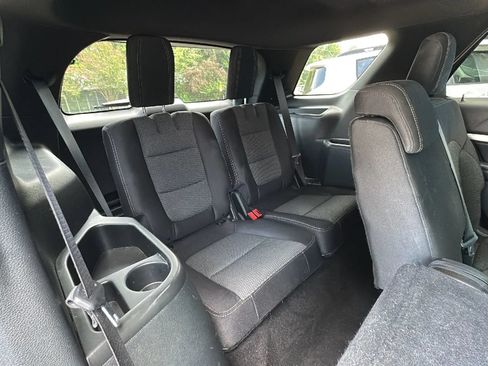 Used 2018 Ford Explorer XLT AWD/4WD image 25