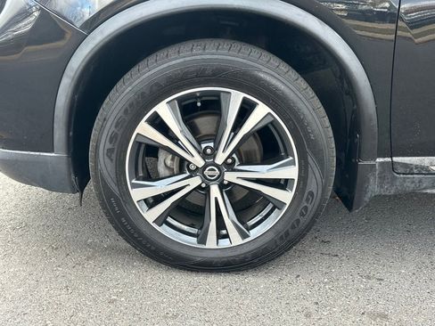 Used 2017 Nissan Rogue SL image 12