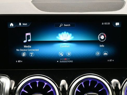 Used 2023 Mercedes-Benz GLB 250 4MATIC image 11