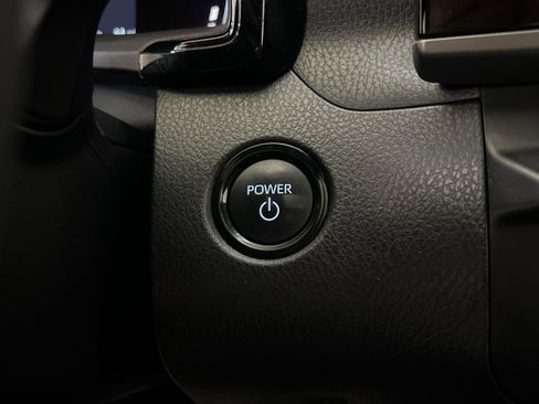 Used 2025 Toyota Camry SE w/ Convenience Package image 34