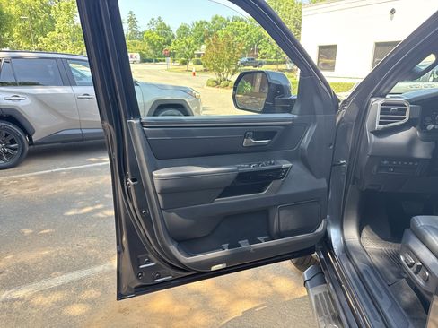 Used 2025 Toyota Tundra Limited AWD/4WD image 14