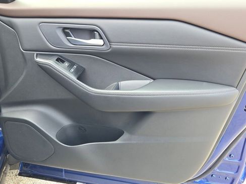 Used 2023 Nissan Rogue SV w/ SV Premium B Package image 6