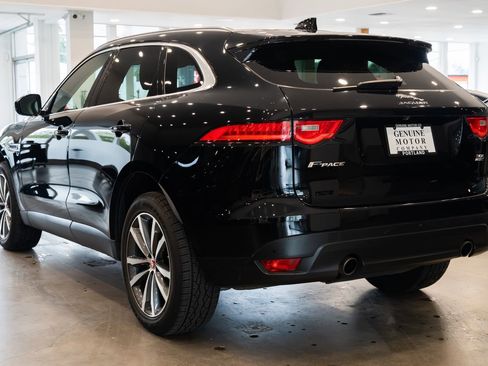 Used 2019 Jaguar F-PACE Prestige AWD/4WD image 6