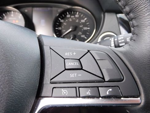 Certified 2019 Nissan Rogue SV image 10