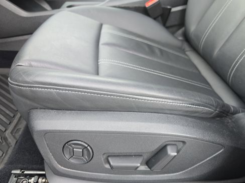 Used 2023 Audi Q4 e-tron Premium Plus w/ Premium Plus RWD image 29