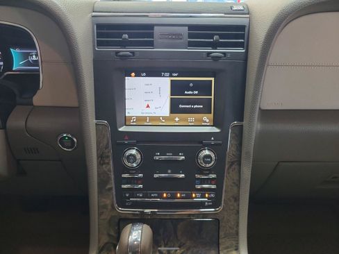 Used 2016 Lincoln Navigator Select RWD image 14