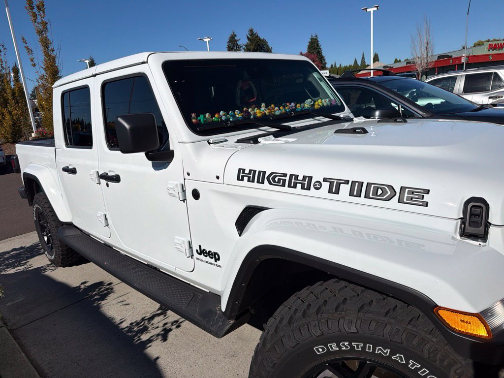 Used 2025 Jeep Gladiator Sport AWD/4WD image 3