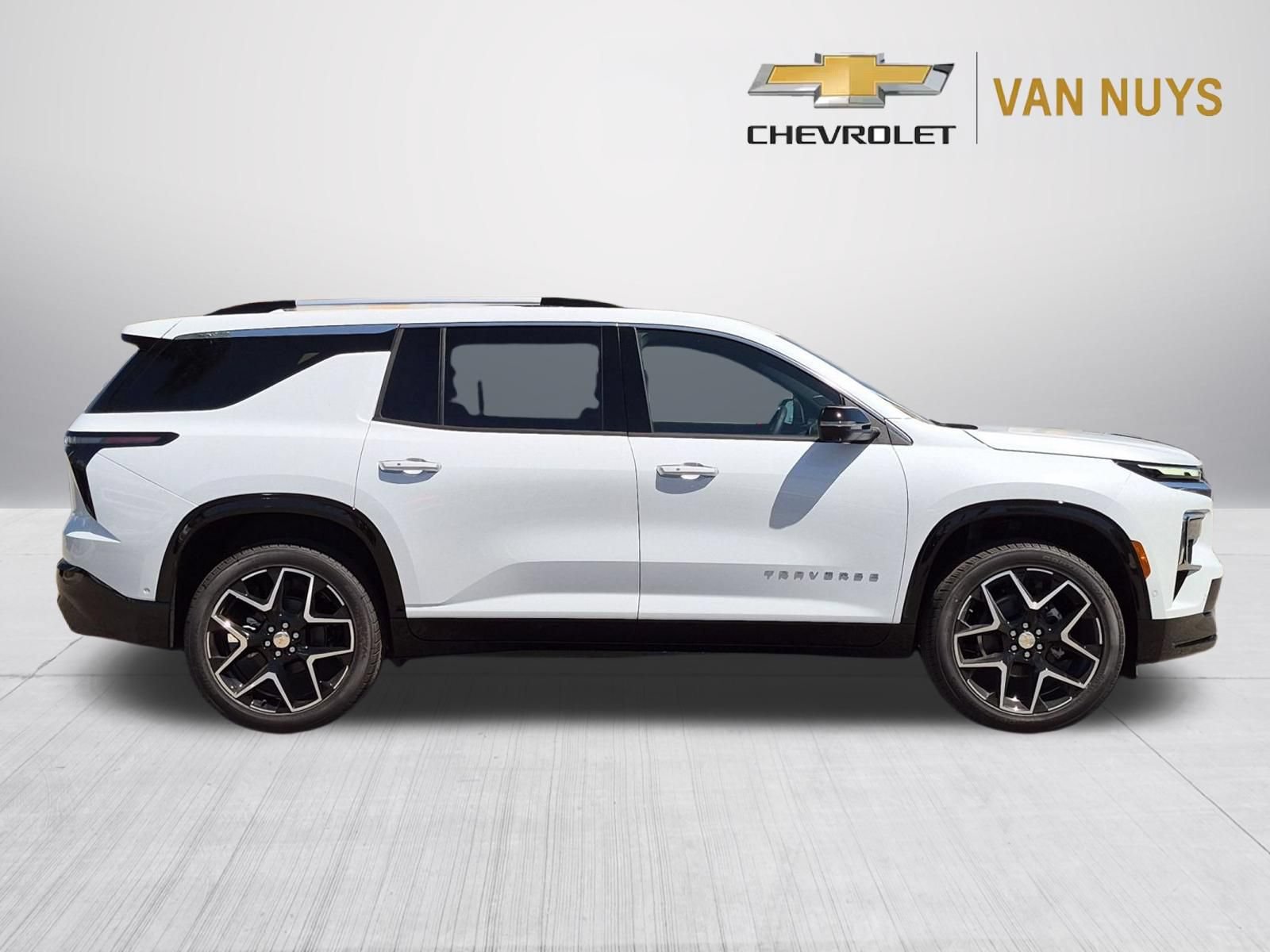 New 2026 Chevrolet Traverse High Country FWD image 3