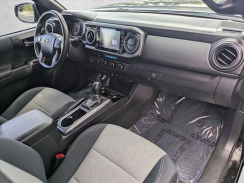 Used 2021 Toyota Tacoma TRD Off-Road w/ Technology Package AWD/4WD image 19