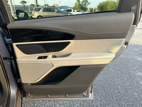 Used 2024 Lincoln Nautilus Reserve image 19