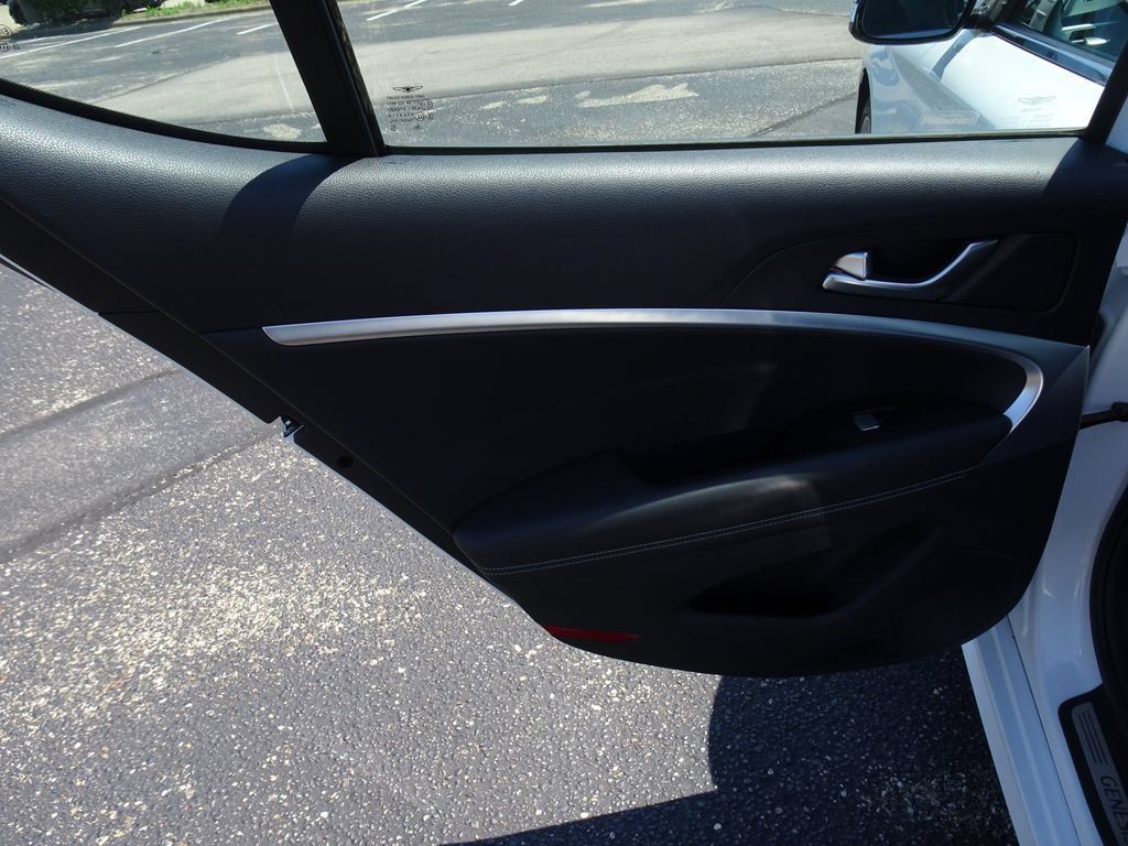 Used 2022 Genesis G70 2.0T AWD/4WD image 17