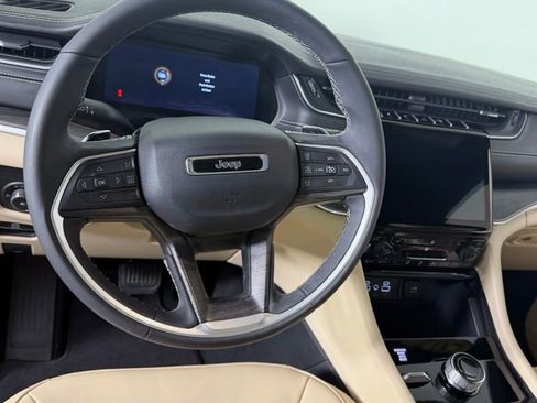 Used 2024 Jeep Grand Cherokee Limited AWD/4WD image 18