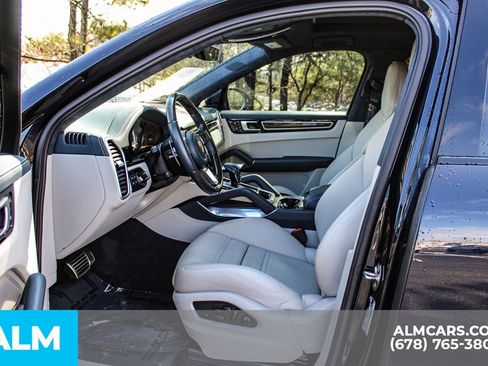 Used 2023 Porsche Cayenne Turbo image 16