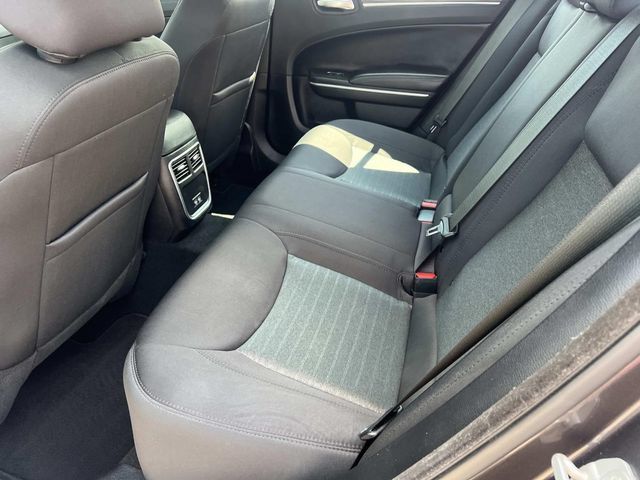 Used 2020 Chrysler 300 Touring w/ Chrome Appearance Package RWD image 11