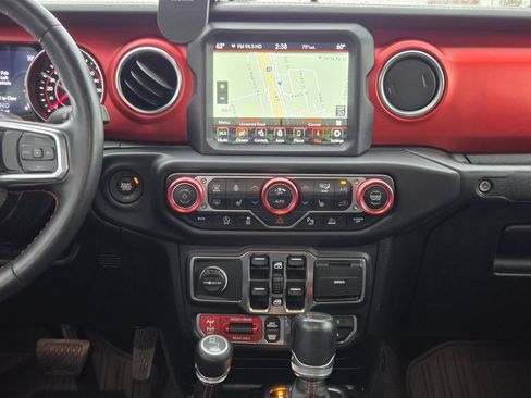 Used 2021 Jeep Gladiator Rubicon AWD/4WD image 19