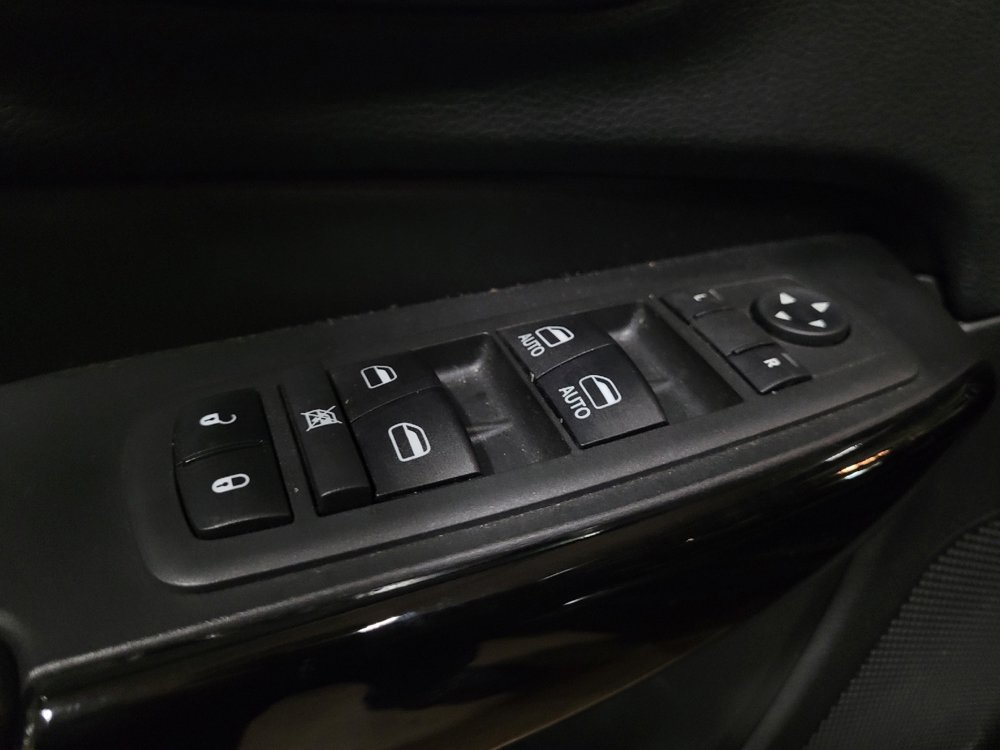 Used 2020 Jeep Cherokee Latitude Plus AWD/4WD image 27
