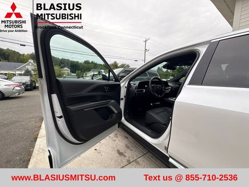 Used 2024 Cadillac Lyriq Luxury AWD/4WD image 14