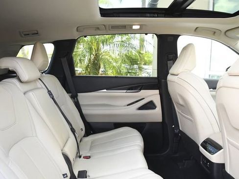 Used 2023 INFINITI QX60 Sensory w/ Vision Package FWD image 29