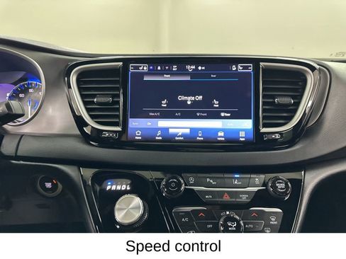 Used 2025 Chrysler Pacifica Select FWD image 41