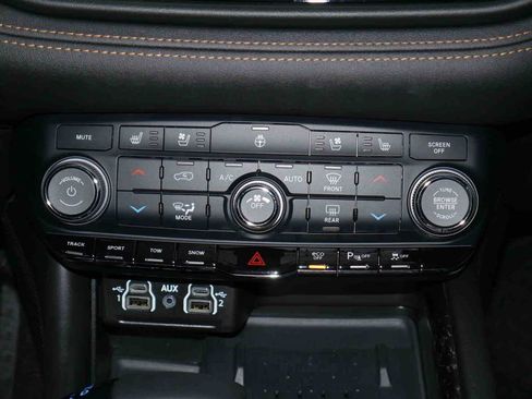 Certified 2025 Dodge Durango R/T AWD/4WD image 9