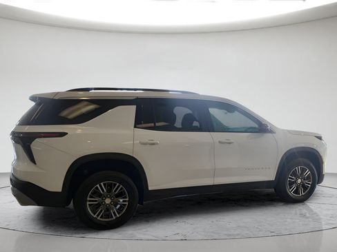 New 2026 Chevrolet Traverse LT w/ LPO, Floor Liner Package FWD image 2