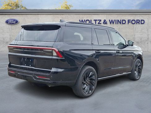 Used 2025 Lincoln Navigator Reserve w/ Jet Appearance Package image 6