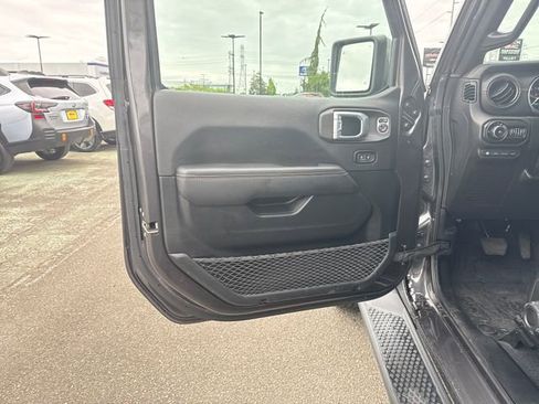 Used 2021 Jeep Wrangler Unlimited Sahara AWD/4WD image 31