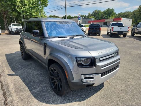 Used 2021 Land Rover Defender 110 SE AWD/4WD image 4