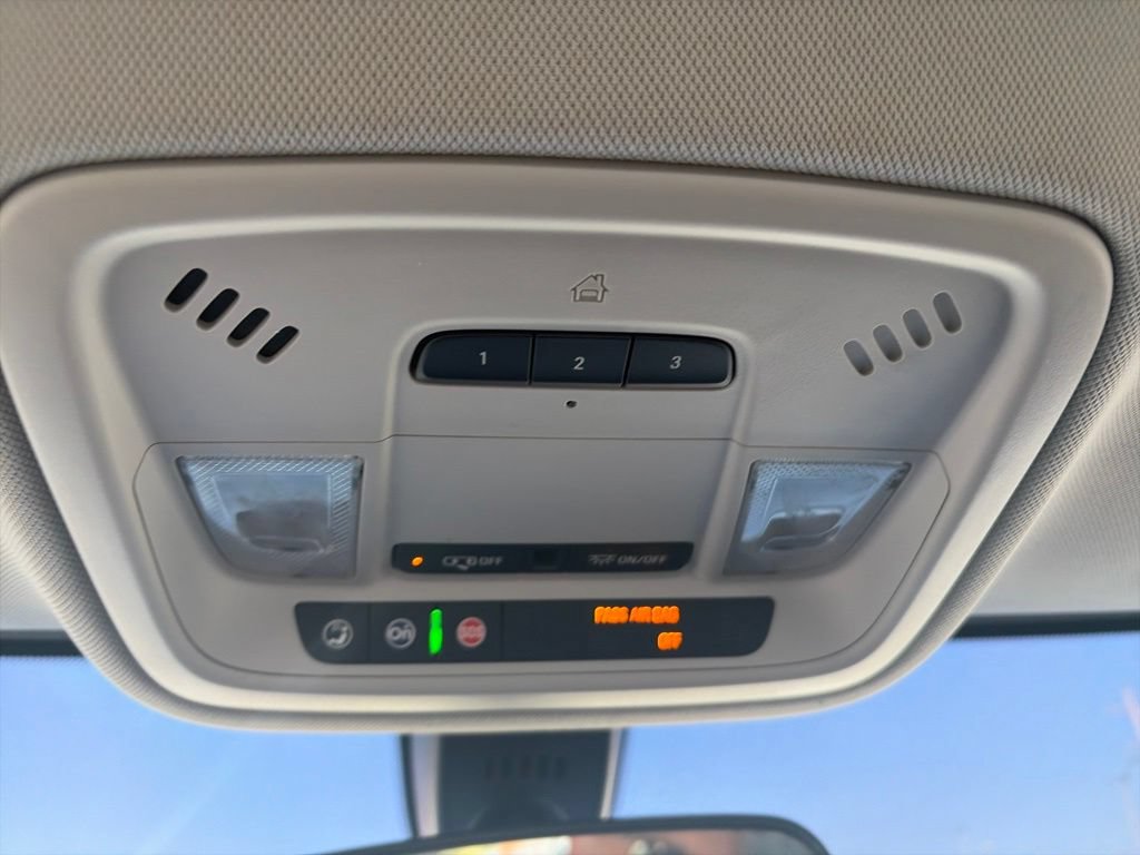Used 2019 Chevrolet Traverse LT FWD image 25