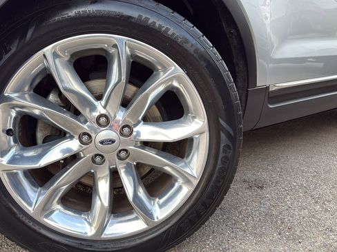 Used 2014 Ford Explorer XLT w/ Equipment Group 202A image 26