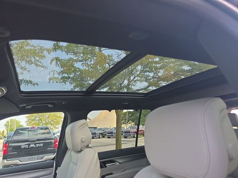 New 2025 Jeep Wagoneer Series III w/ Quick Order Package 25C Super image 11