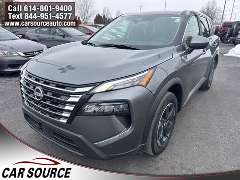 Used 2024 Nissan Rogue SV image 2