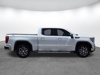 Used 2022 GMC Sierra 1500 SLT w/ SLT Premium Plus Package AWD/4WD video 3