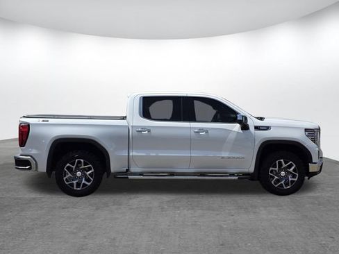 Used 2022 GMC Sierra 1500 SLT w/ SLT Premium Plus Package AWD/4WD image 3