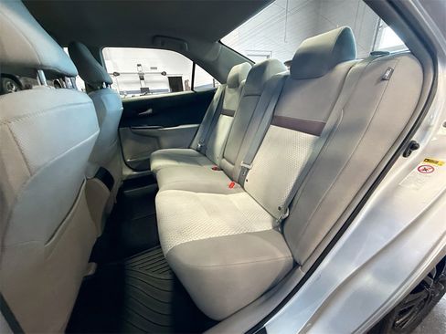 Used 2013 Toyota Camry LE image 21