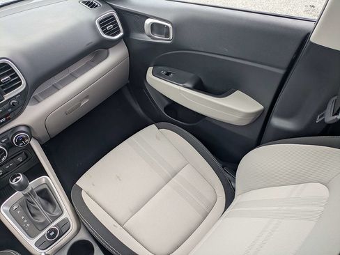 Used 2025 Hyundai Venue SEL FWD image 17