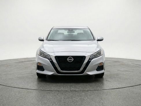 Used 2025 Nissan Altima 2.5 SV image 2