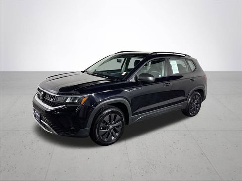 Used 2022 Volkswagen Taos S image 2