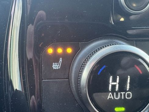 Used 2022 Toyota Highlander XLE image 27