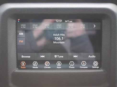 Certified 2023 Jeep Gladiator Sport AWD/4WD image 31