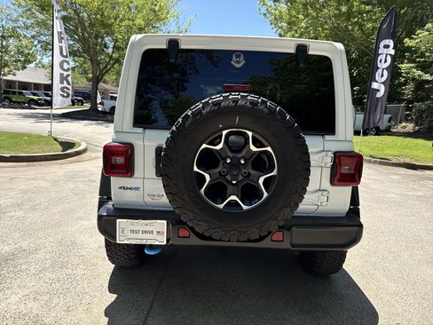 Used 2022 Jeep Wrangler Unlimited Rubicon 4xe w/ Cold Weather Group AWD/4WD image 6
