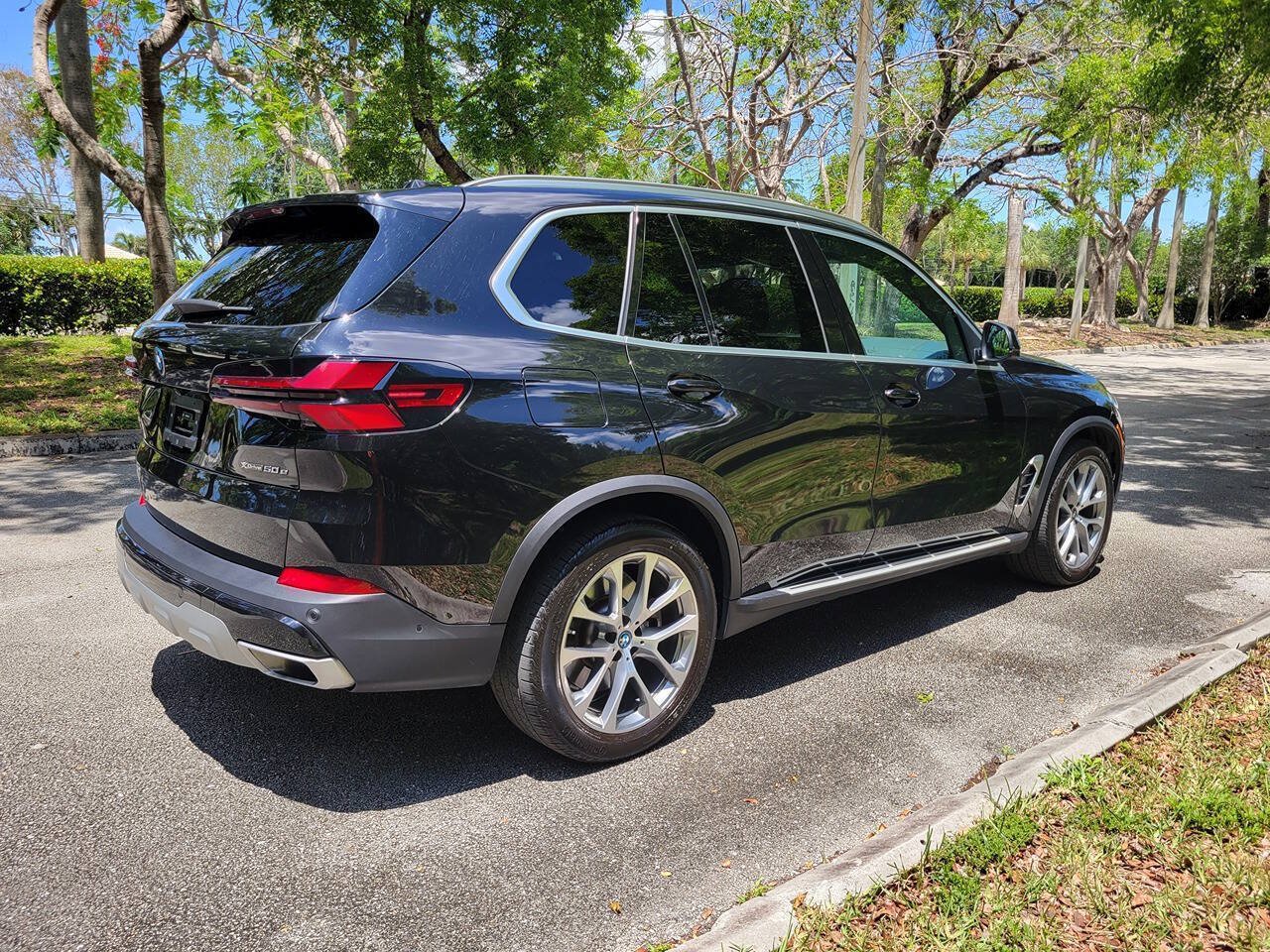 Used 2025 BMW X5 xDrive50e AWD/4WD image 7