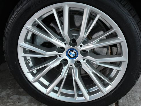 Used 2023 BMW 330e image 6