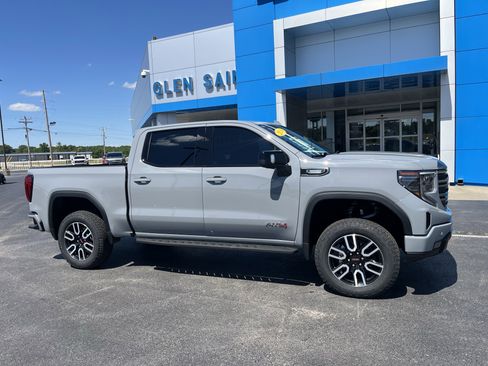 Used 2024 GMC Sierra 1500 AT4 w/ Technology Package AWD/4WD image 8