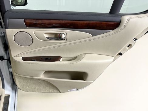 Used 2015 Lexus LS 460 image 32