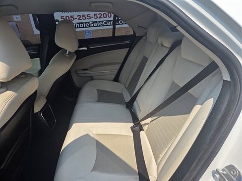 Used 2019 Chrysler 300 Touring w/ Driver Convenience Group RWD image 9