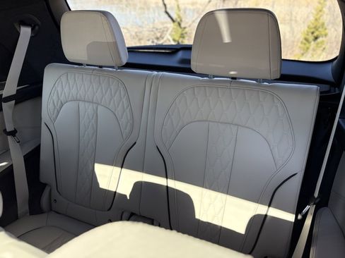 Used 2025 BMW X7 M60i image 23