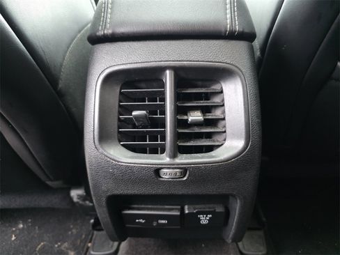 Used 2019 Jeep Cherokee Limited image 11